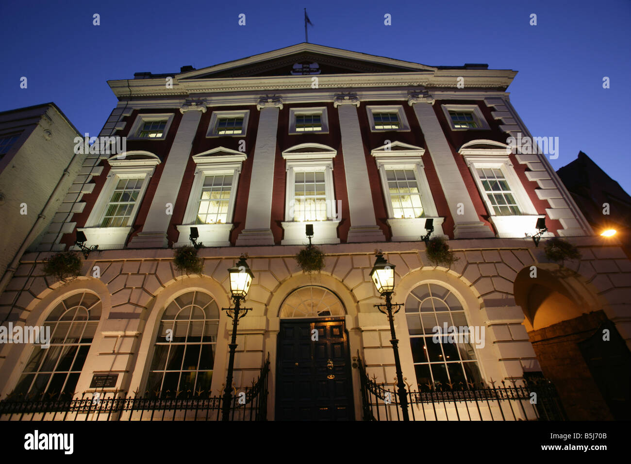 City of York, England. Nachtansicht des 18. Jahrhunderts georgianischen Herrenhaus, das Heim zu Yorks Oberbürgermeister. Stockfoto