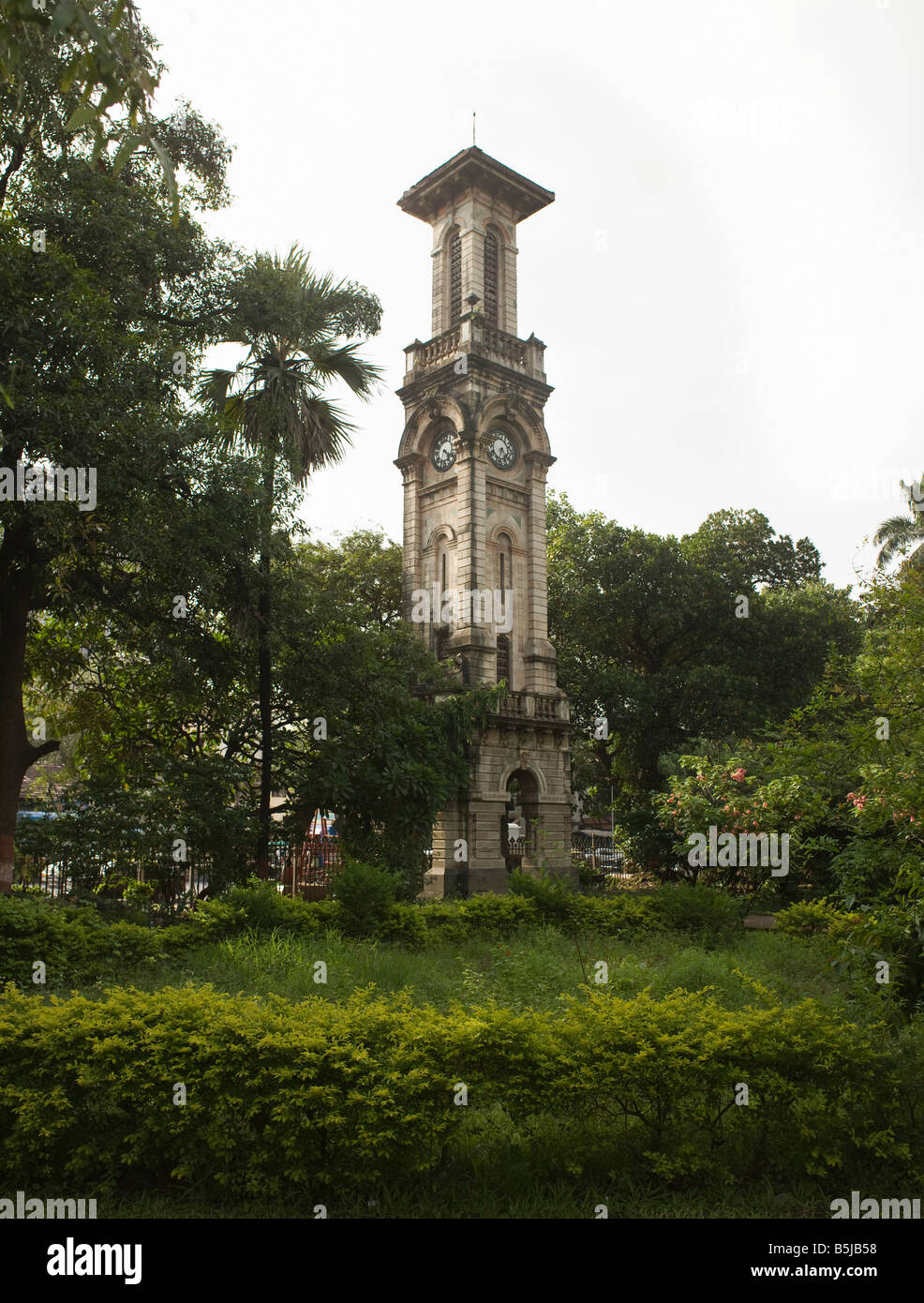 Uhrturm in Victoria Gardens (jetzt Jijamata Udyan) Bombay im Jahre 1861 im Stil der italienischen Renaissance angelegt Stockfoto