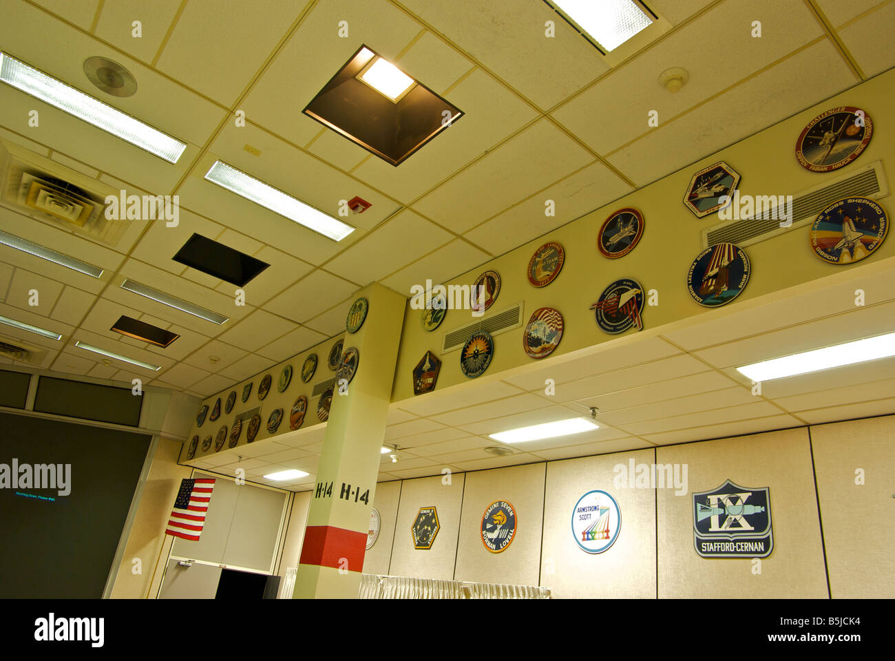 Gedenktafeln für die Weltraum-Missionen auf die ursprüngliche NASA Mission Control Center am Johnson Space Center behandelt Stockfoto