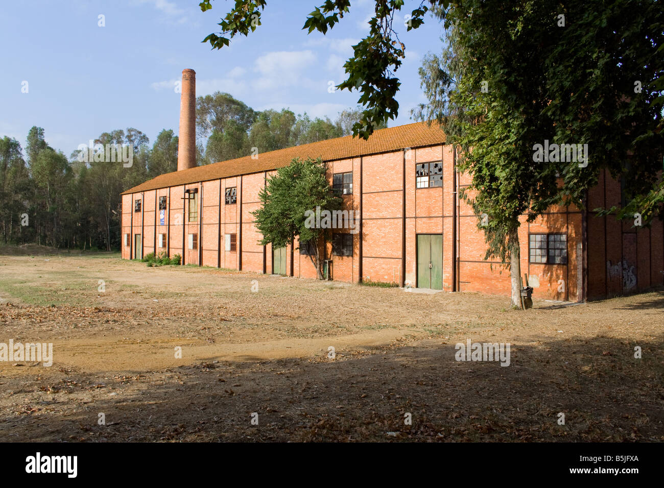 Verlassene 19. Jahrhundert Wolle Textilfabrik – Fabrica de Lanificios da Arrentela - in Seixal, Portugal. Stockfoto