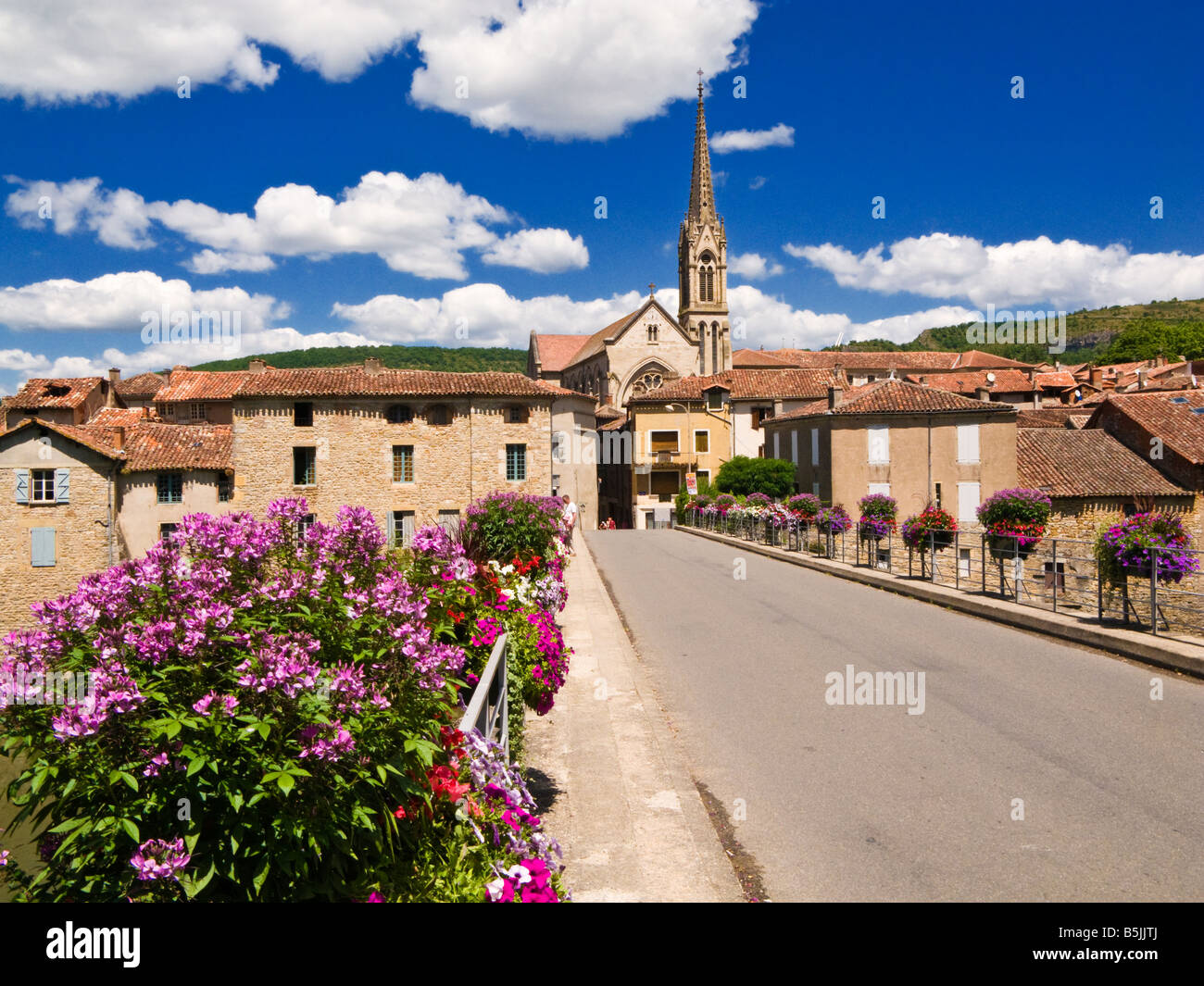 Der schöne alte historische Gemeinde St. Antonin Noble Val Stadt, Frankreich, Europa im Sommer Stockfoto