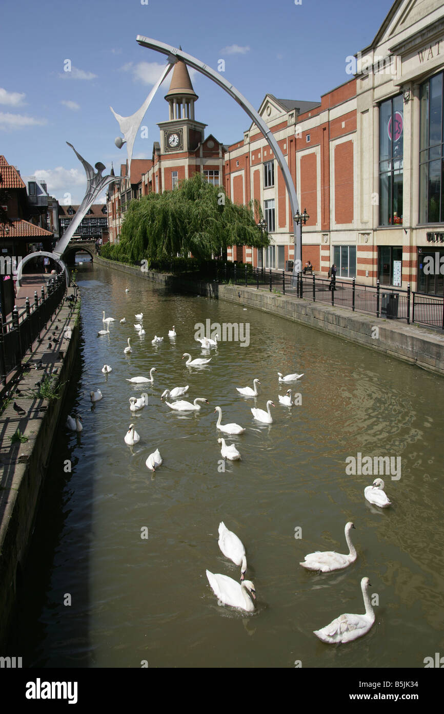 Stadt von Lincoln, England. Stephen Broadbent entworfen Empowerment Skulptur über dem Fluss Witham. Stockfoto