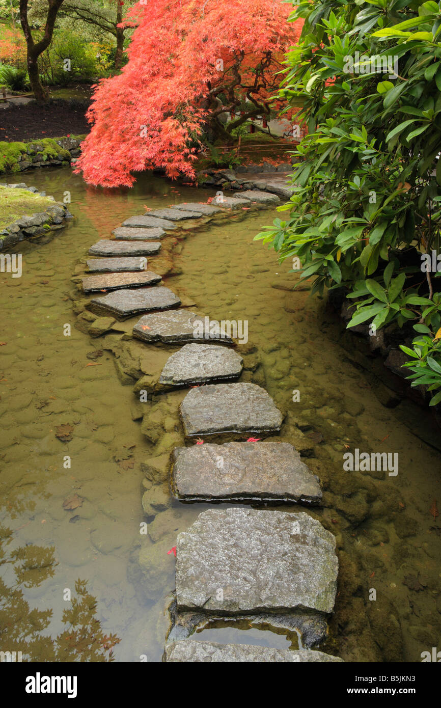 Japanischer Garten Prozessabschnitt Butchart Gardens im Herbst Victoria British Columbia Kanada Stockfoto