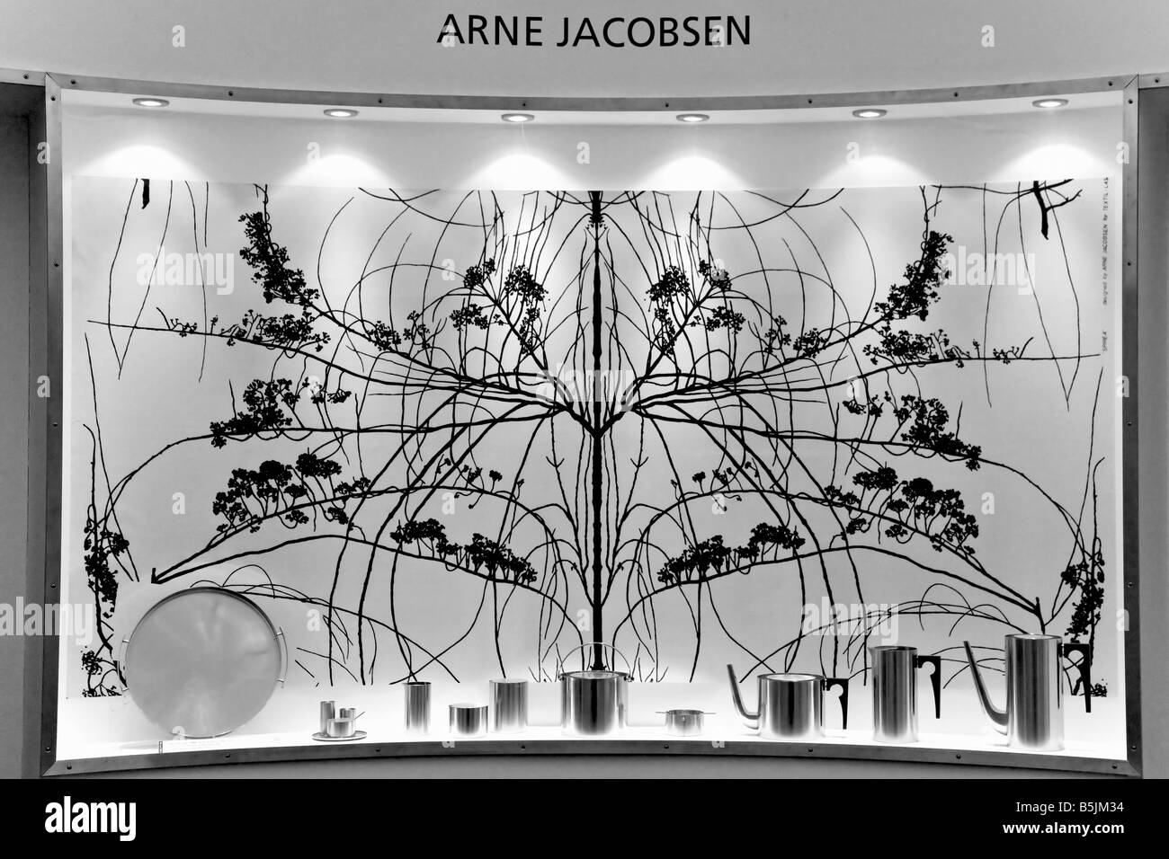 Arne Jacobsens Display Edelstahl Küchengeräte Stockfoto