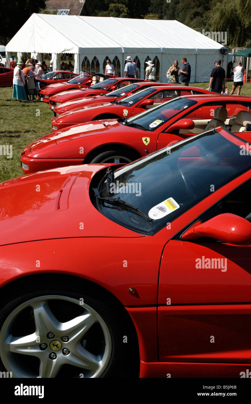 Roten Ferraris auf Show, Groombridge Place, Sussex Stockfoto