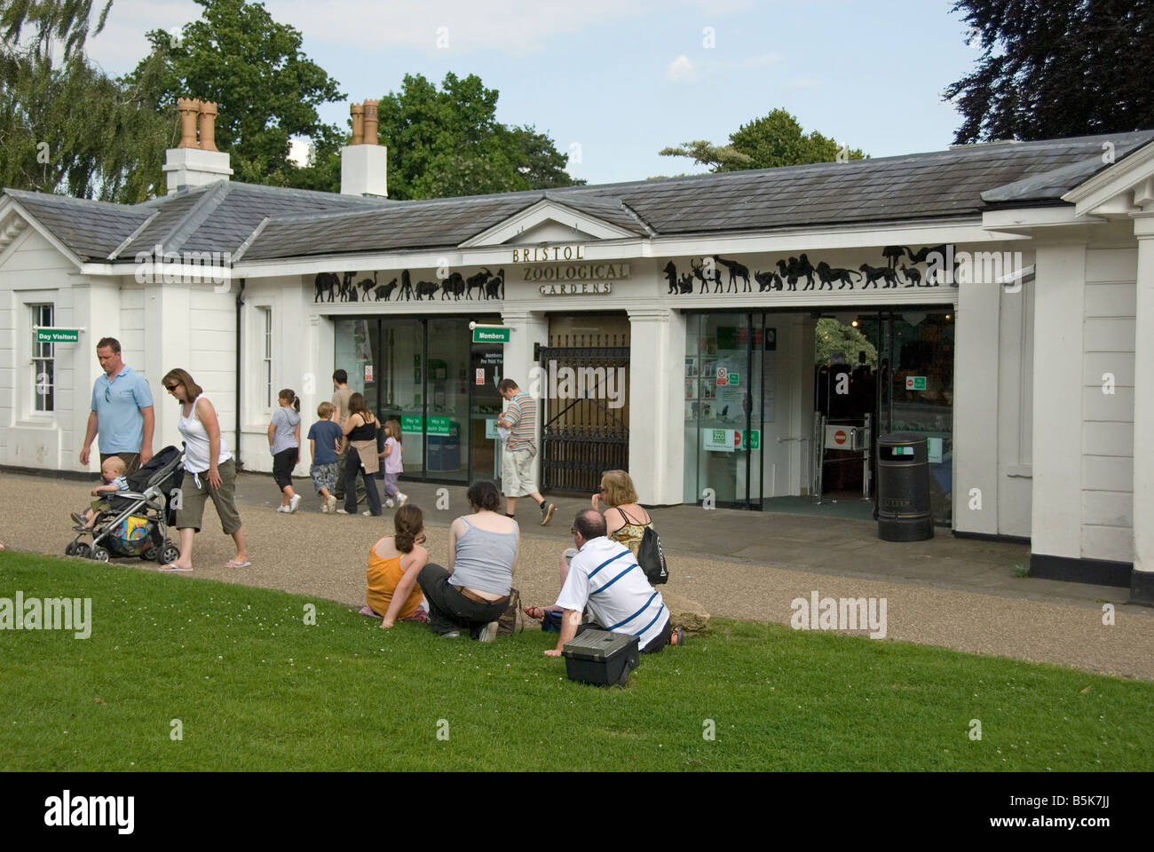 Eingang zum zoo von bristol Fotos und Bildmaterial in hoher Auflösung