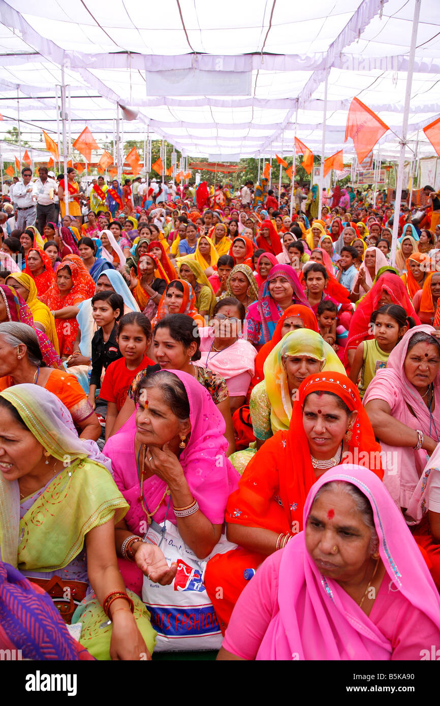 Kann 2008 Pushkar Indien Treffen der Brahmane Frau während einer Match-making für ihre Kinder s Hochzeit Stockfoto