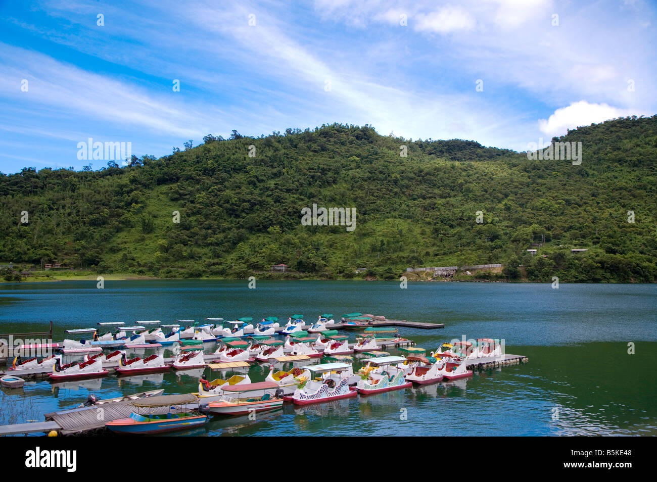 Kleine Boote auf Karpfen See in Hualien County, Taiwan Stockfoto