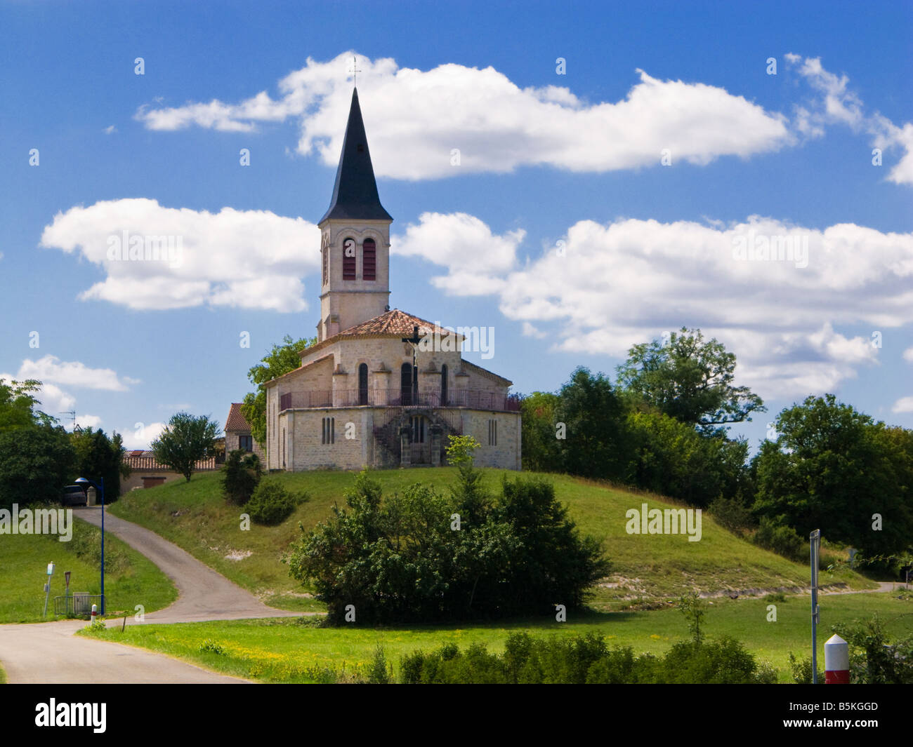 Alte Kirche auf einem Hügel Saint Cevet, Tarn et Garonne, Frankreich Europa Stockfoto