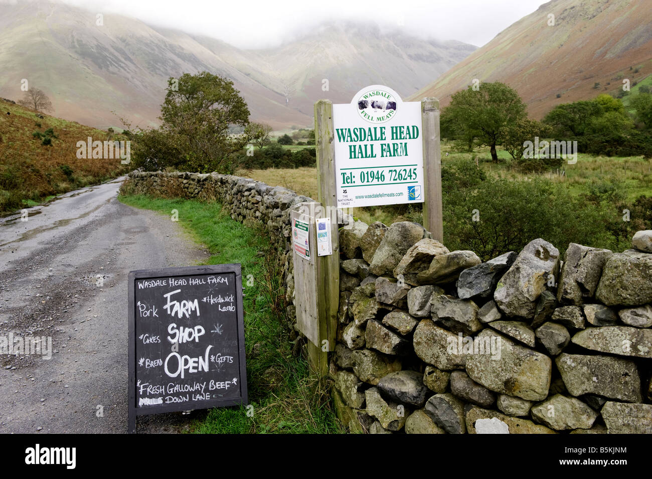 Zeichen für Hofladen am Ende der Farm Lane in Wasdale englischen Lake District Stockfoto