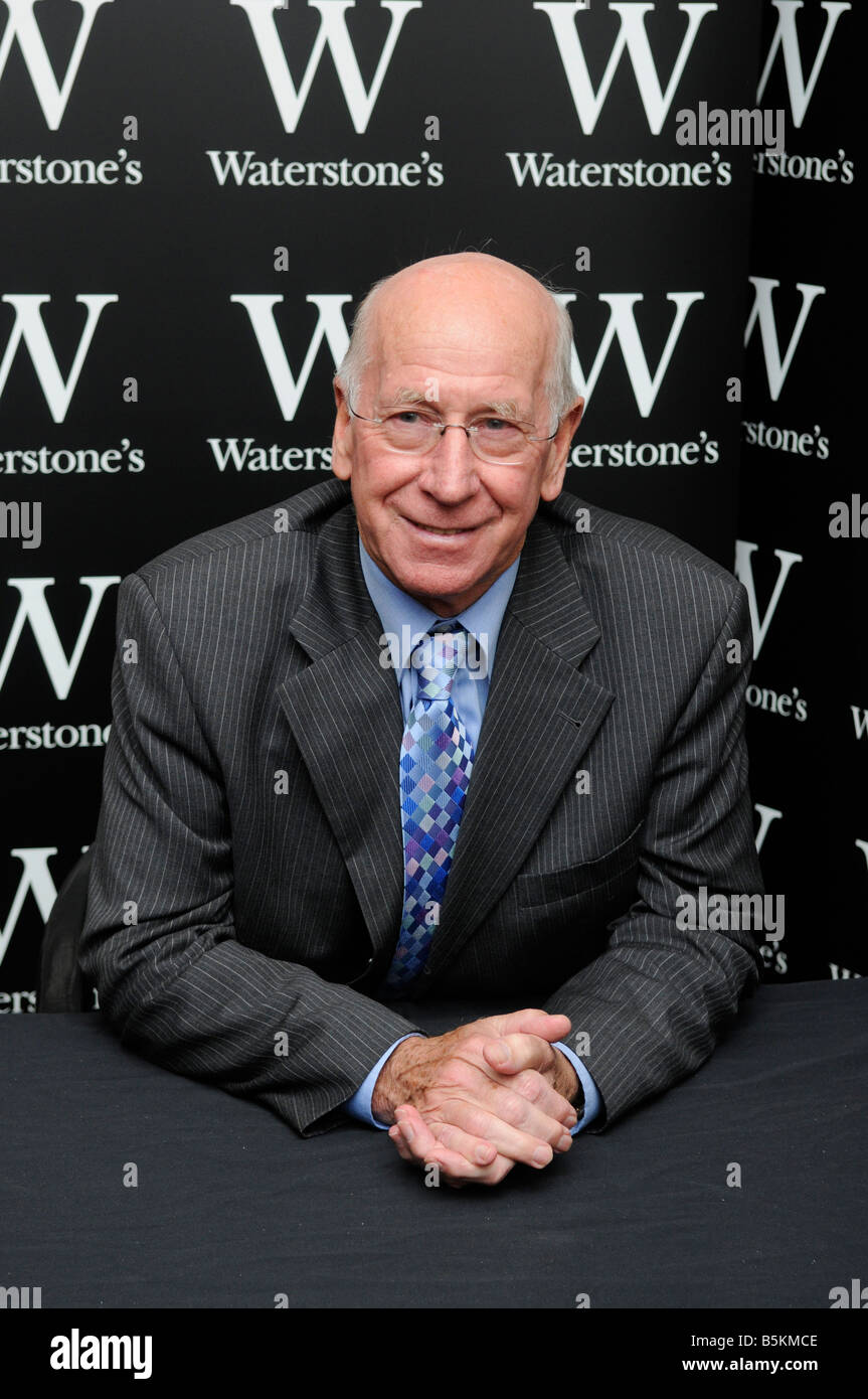 Sir Bobby Charlton Booksigning bei Waterstones, Stockfoto