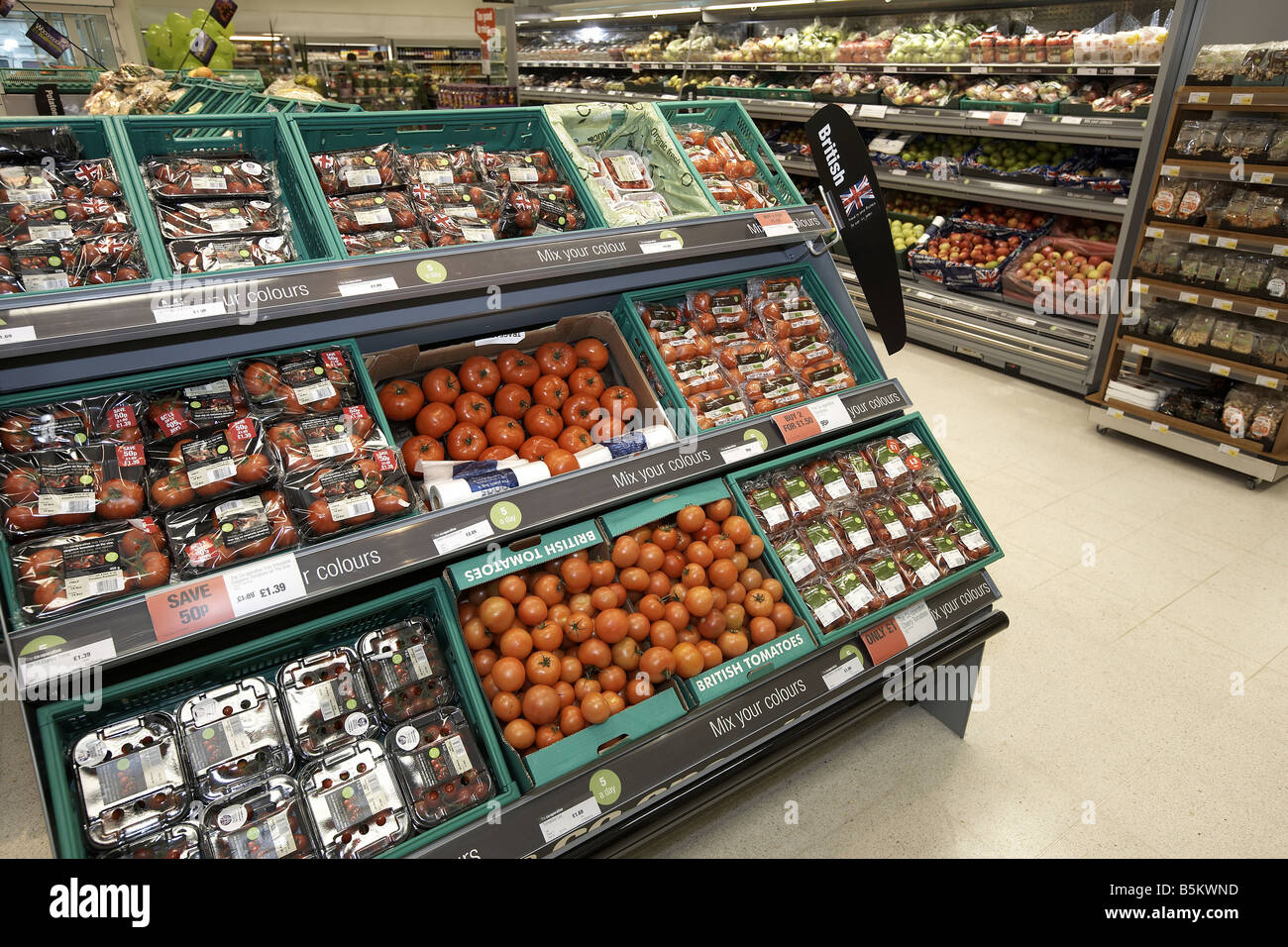 Obst und Gemüse im Supermarkt Stockfoto