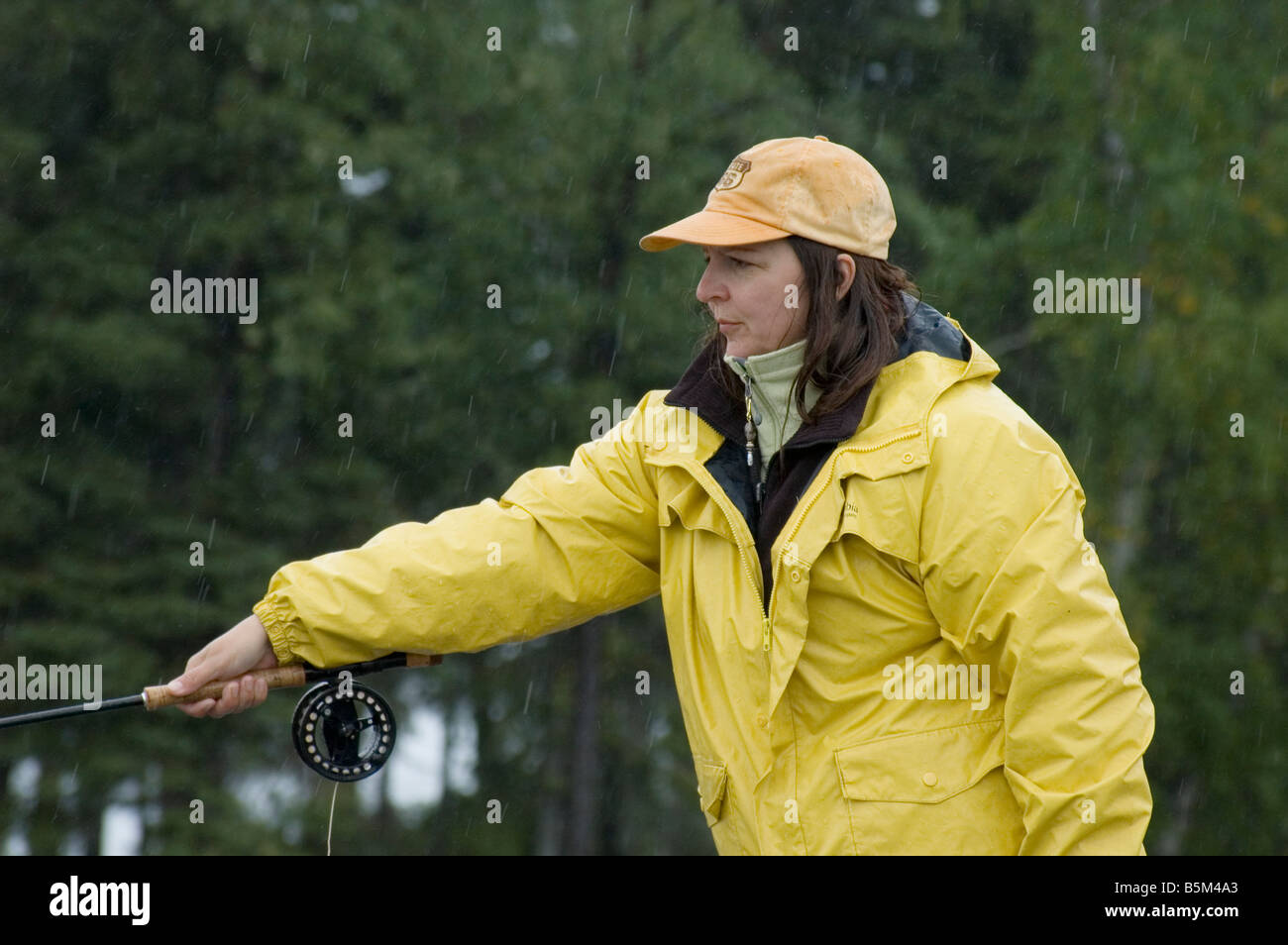 Shel Zolkewich Fliegenfischen auf Hecht, Knee Lake, Manitoba, Kanada. Stockfoto