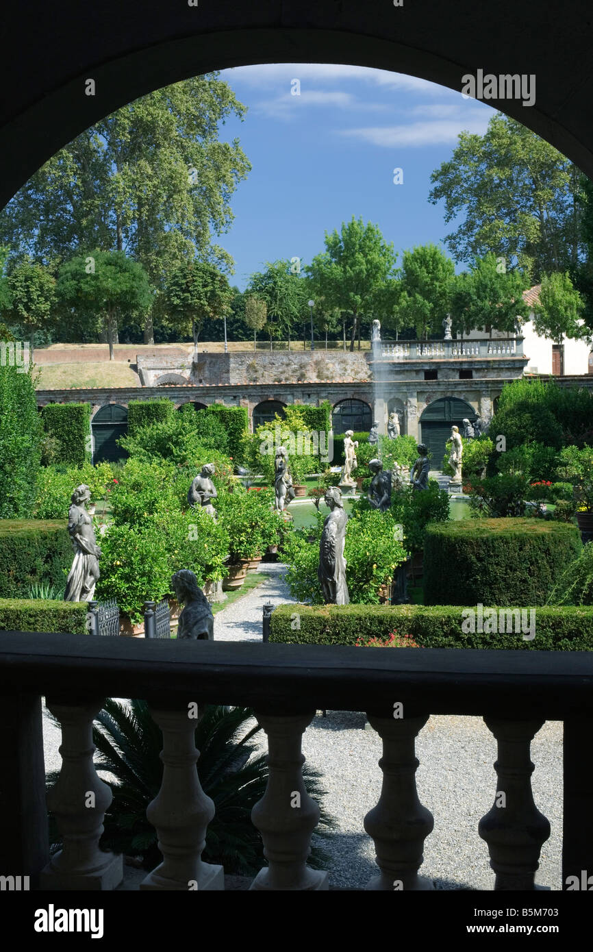 Palazzo Pfanner des 18. Jahrhunderts italienischer Garten mit Statuen