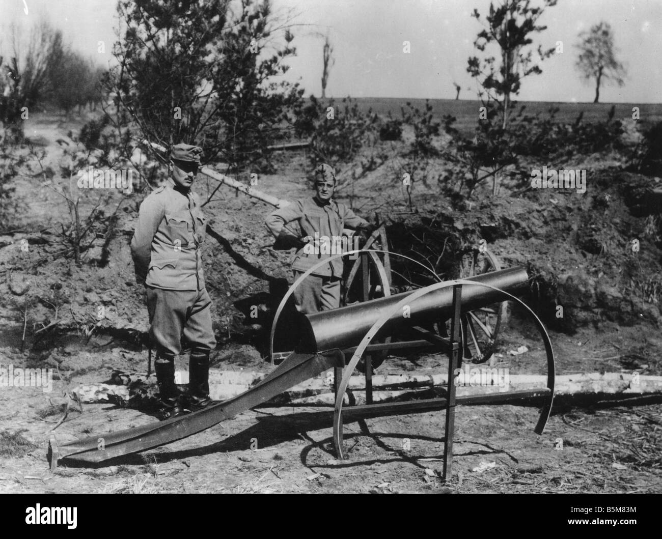 Dummy-Artillerie Bundesheer Foto Geschichte Weltkrieg Dummy Artillerie des österreichischen Bundesheeres Foto kein Ort oder Datum Stockfoto