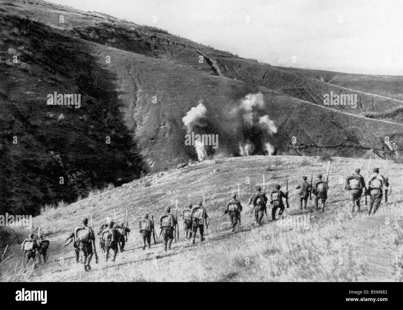 2 G55 B2 1915 bulgarische Infanterie Angriff Weltkrieg Geschichte Weltkrieg The Balkan Schlachten in Mazedonien in der Nähe von Monastir 1915-16 Stockfoto