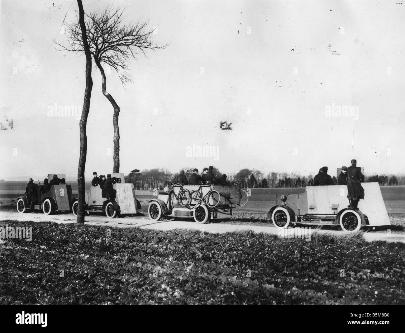 2 G55 F1 1915 26 WW1 Französisch tank Spalte Fotogeschichte Erster Weltkrieg Frankreich A französische Panzer Spalte Foto undatiert Stockfoto