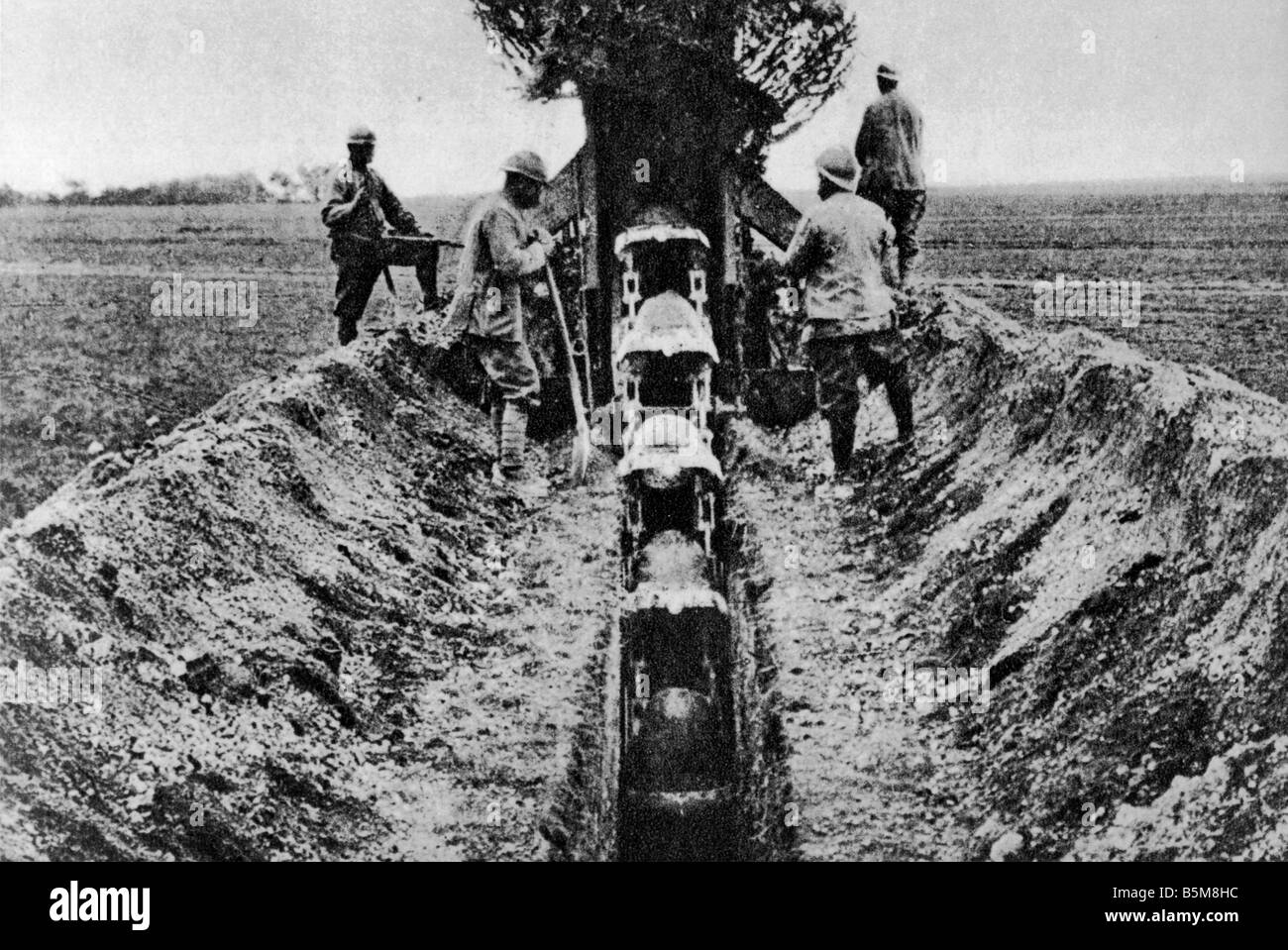 2 G55 F1 1918 2 Sch Tzengrabenbagger Frz Armee 1 WK Geschichte 1 Weltkrieg Frank Reich Sch Tzengrabenbagger der Franz Sischen Ar Stockfoto