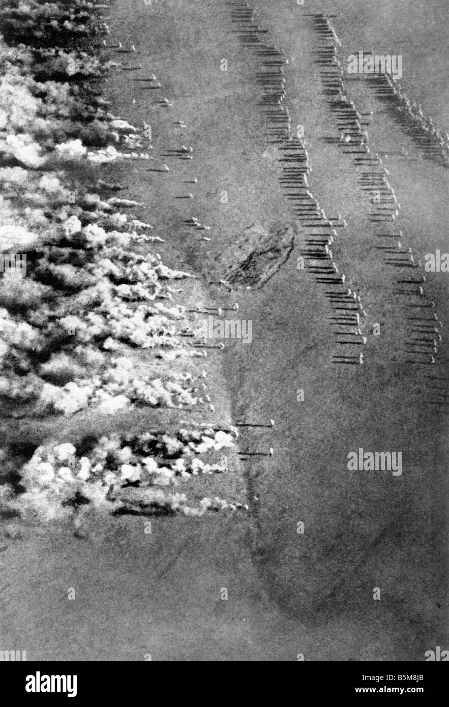 2 G55 G1 1915 1 Gas angreifen Luftbild WWI 1915 Geschichte Weltkrieg Krieg A Gas Gasangriff auf der östlichen Frontseite Foto aus einer Stockfoto