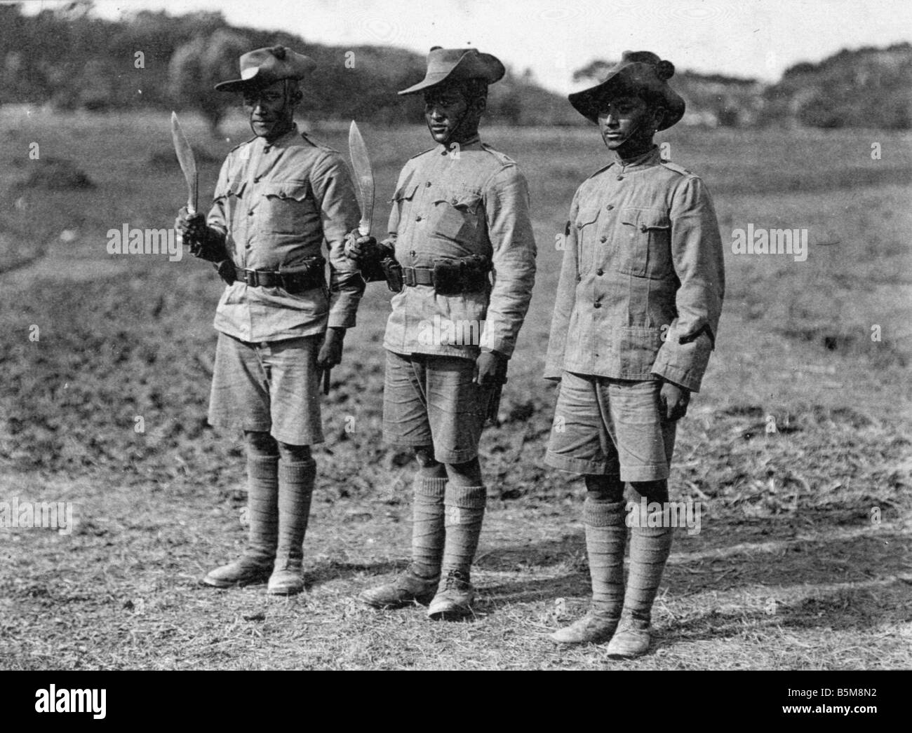 2 G55 H1 1914 9 E Gurkhas Weltkrieg Geschichte Weltkrieg Hilfstruppen Nein Verbündeten eine Marseille Soldats Gurkas et Leur Couteau Stockfoto