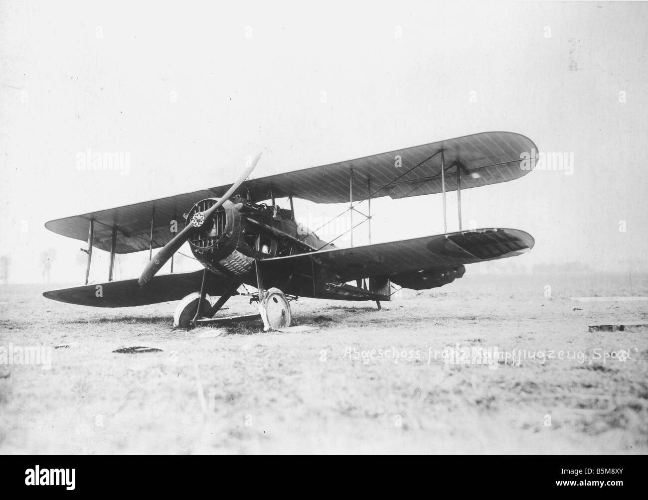 2 G55 L2 1917 3 WWI abgeschossen französischen Spad Geschichte WWI Kriegsführung Luftaufnahme französischer Kampf Flugzeug Spad Foto kein Datum c 1917 Stockfoto