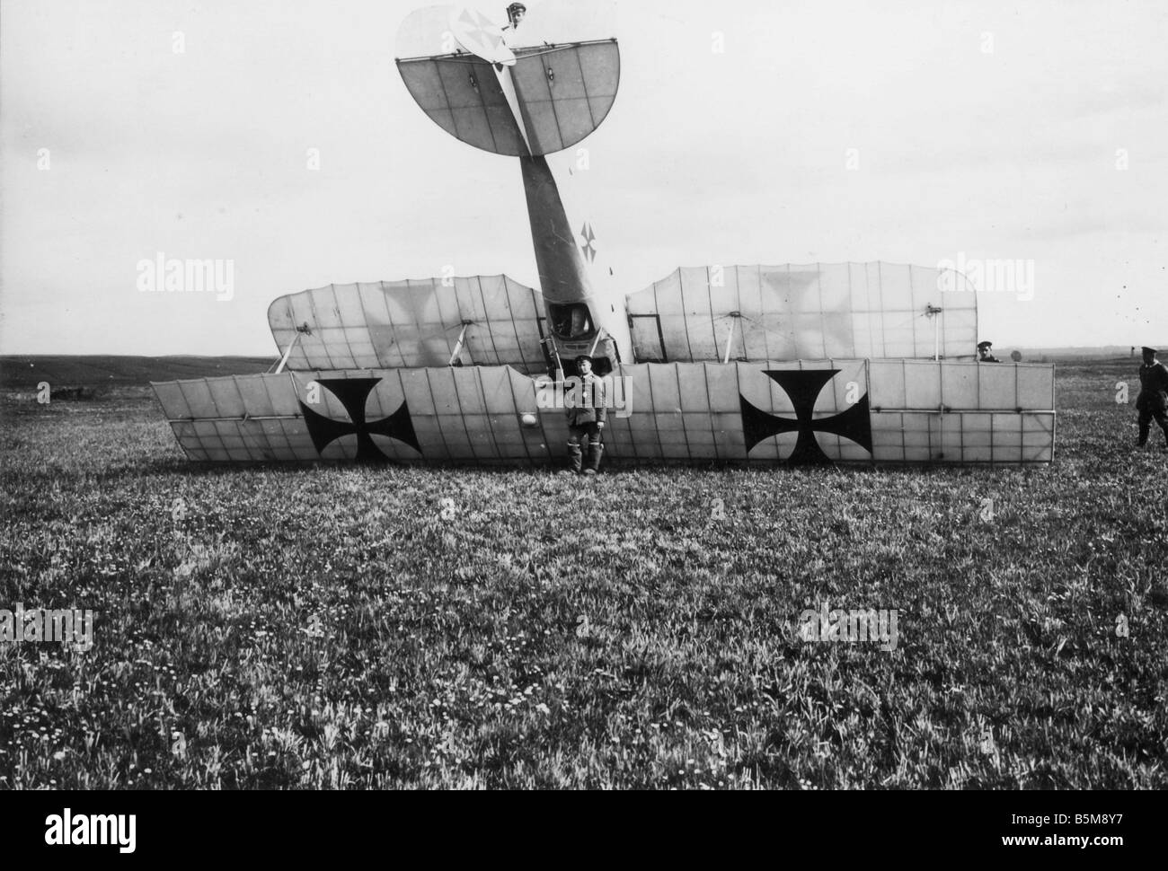 Deutsch-Jahres Flugzeug WWI 1917 Geschichte Weltkrieg Luftkrieg ein deutscher Flugzeug Jahres Typ C III nach einem Sturz Foto 1917 Stockfoto