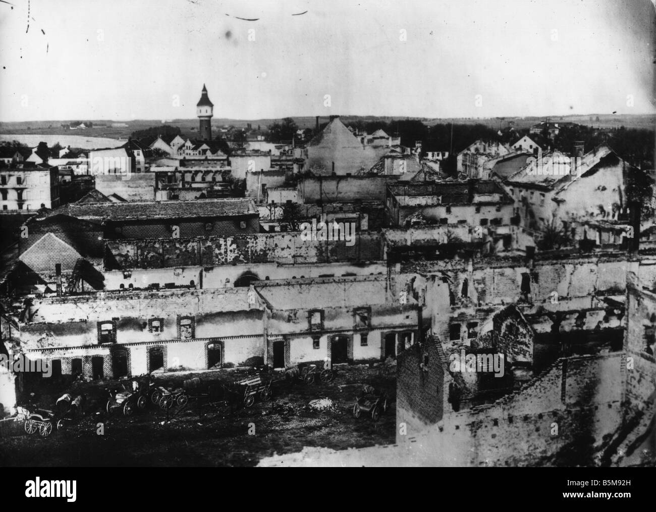 2 G55 O1 1914 15 WWI Zerstörung in viele Foto Geschichte WWI Eastern Front Ansicht der viele Ostpreußen nach seiner des Stockfoto