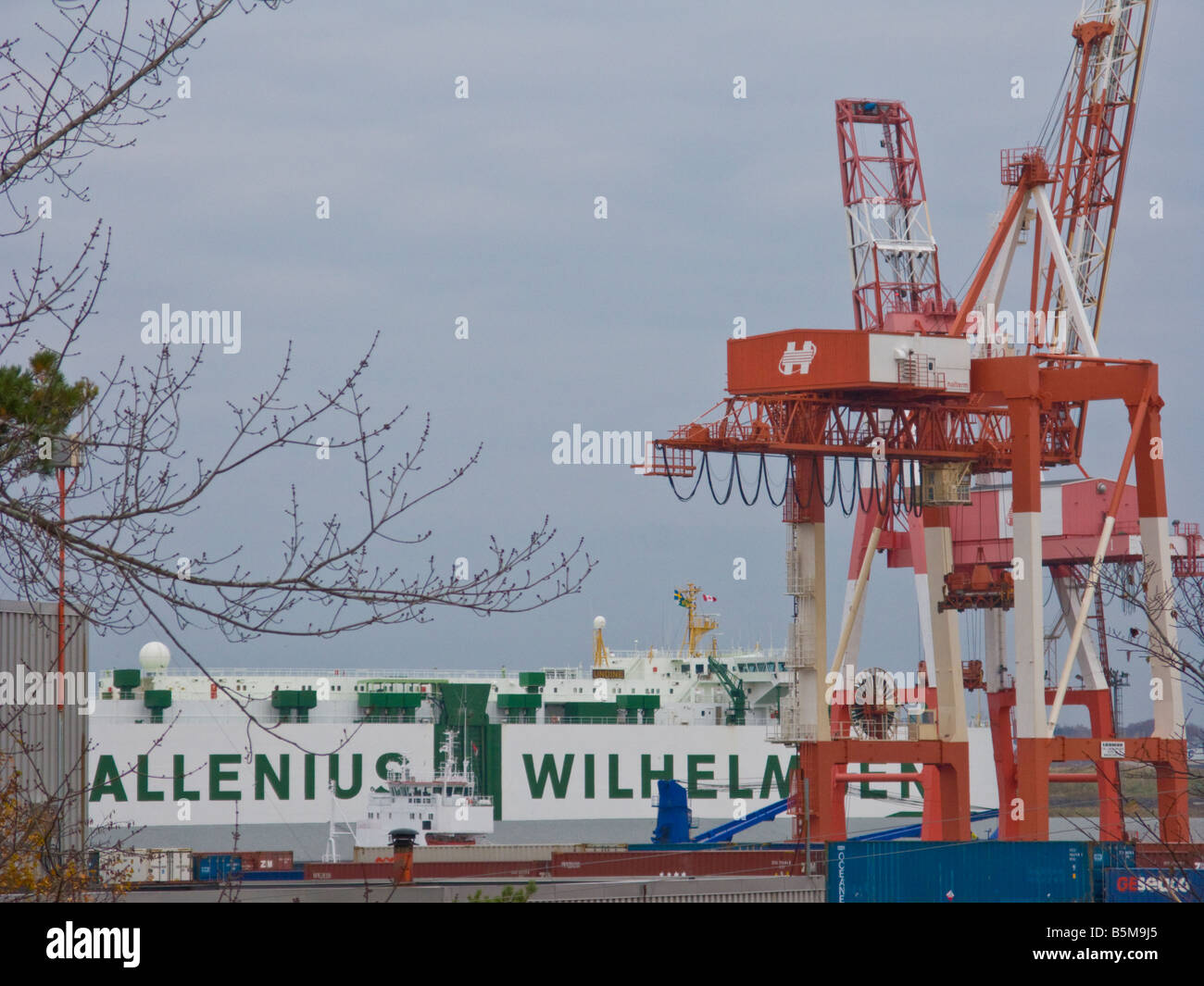 Schweres Heben Kräne im Hafen von Halifax in Nova Scotia Kanada Stockfoto