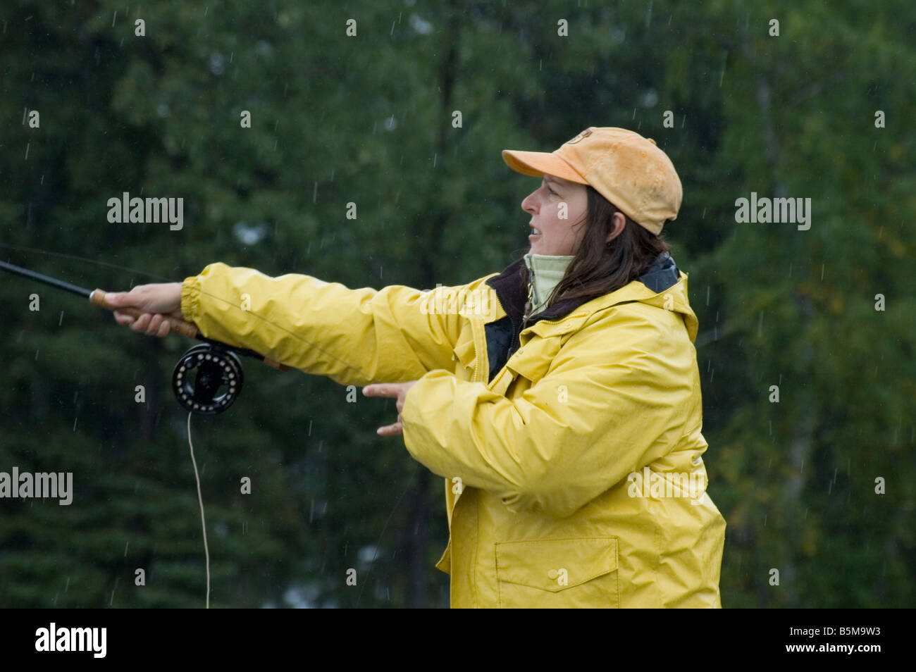 Shel Zolkewich Fliegenfischen auf Hecht, Knee Lake, Manitoba, Kanada. Stockfoto