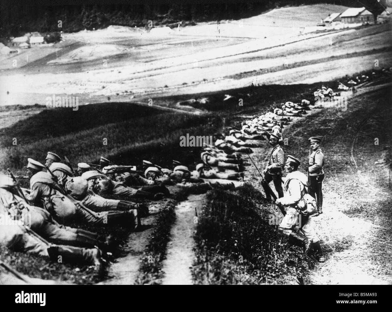 2 G55 R2 1914 Russische Infanterie in Stellung Foto Russland erste Weltkrieg Russische Infanterie in Stellung Foto 1914 Stockfoto