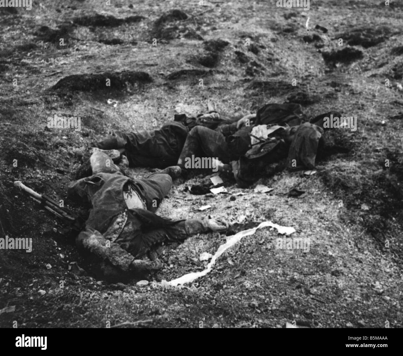 2 G55 W1 1915 19 E WWI Killed deutsche Soldaten 1915 Geschichte WWI Western Front deutsche Soldaten getötet in Aktion nach hit by Stockfoto