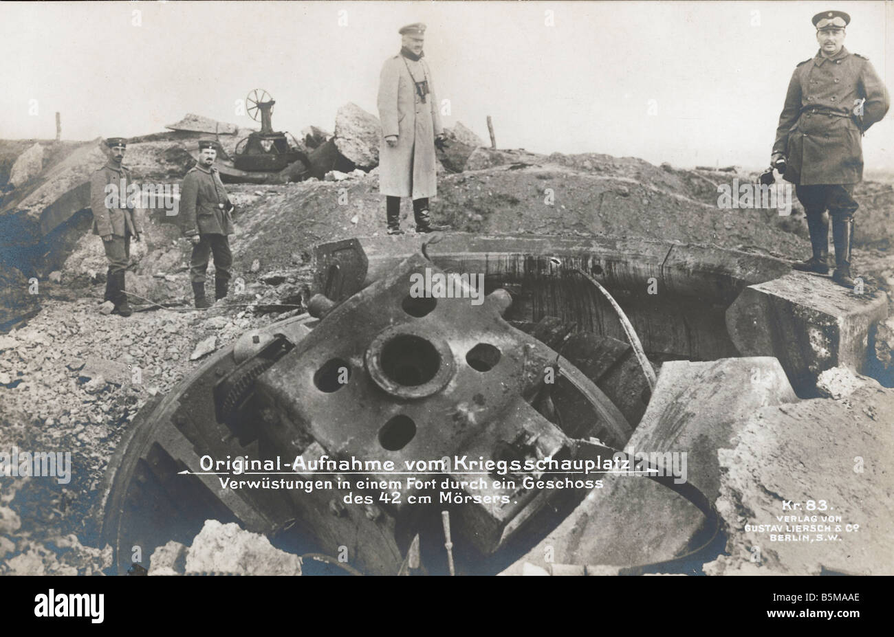2 G55 W1 1915 23 beschädigte deutsche position WWI c 1915 Geschichte Weltkrieg Western Front Trench Warfare deutsche Soldaten in einem Fortif Stockfoto