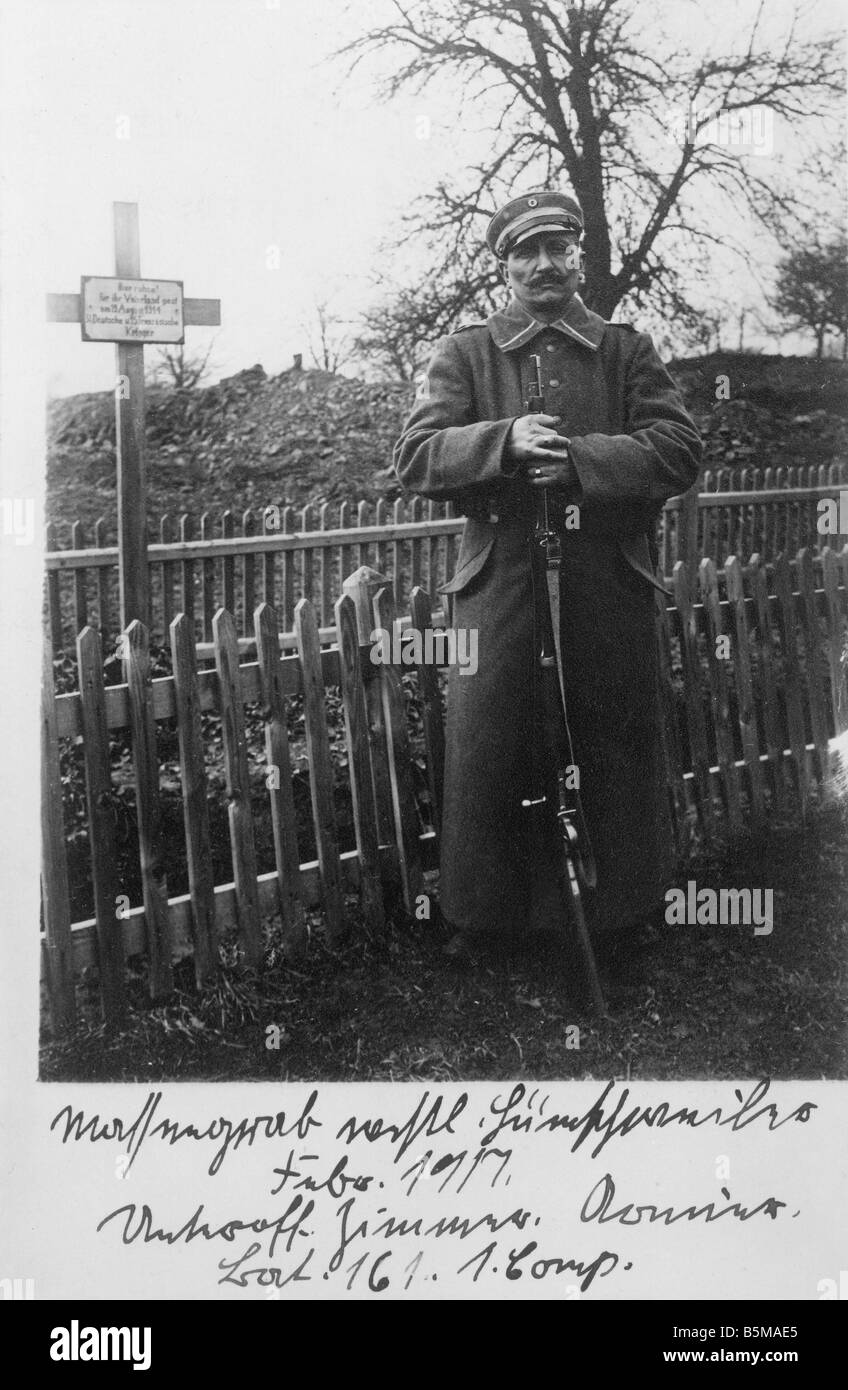 2 G55 W1 1917 E Krieg Grab in Luenschweiler WWI 1917 Geschichte Weltkrieg Westfront A Grab für französische und deutsche Soldaten, die Stockfoto