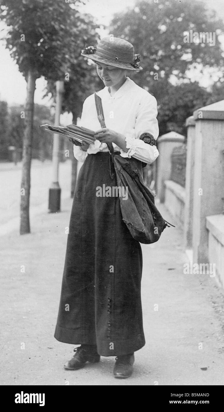 Englische Briefträgerin in Weltkrieg einer Frauen auf Arbeit Zustellkräfte Frauen während des ersten Weltkrieges englische Briefträgerin Foto Stockfoto