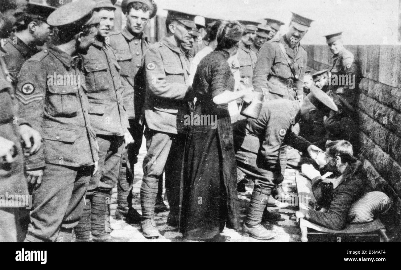 2 M60 L1 1914 verwundet 5-E verwundeten Soldaten und Sanitäter Postkarte Millitary Medical Service Guerre de 1914 segnet Anglais Englisch En Stockfoto