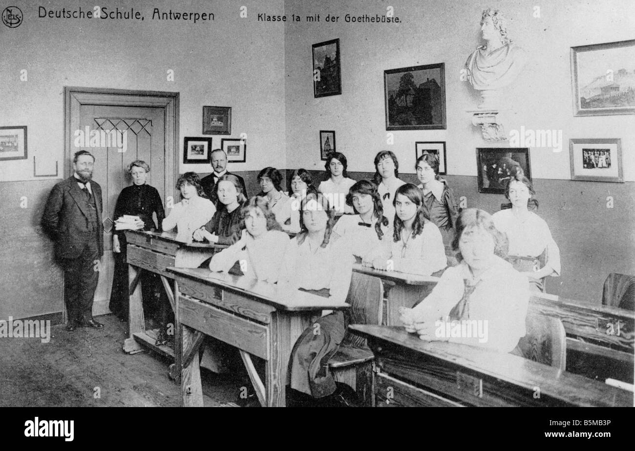 Deutsche Schule Antwerpen Klasse 1 eine Pädagogik Schulklasse Deutschschule in Antwerpen Klasse 1 ein mit der Büste von Goethe Foto 1914 Stockfoto