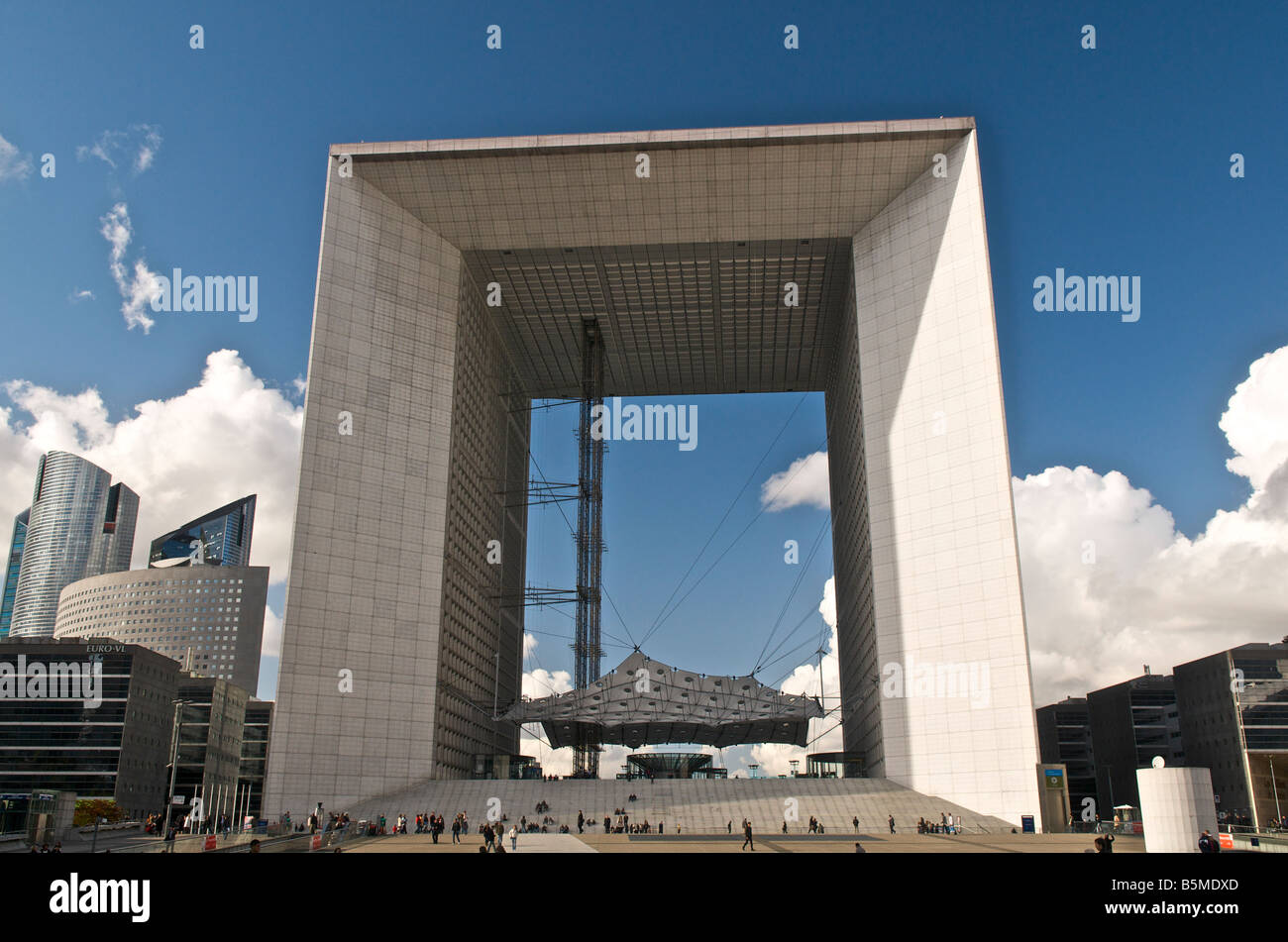 er Grande Arche De La Fraternité in La Défense westlich von Paris. Es ist in der Regel als Le Grande Arche oder La Grande Arche kennen Stockfoto