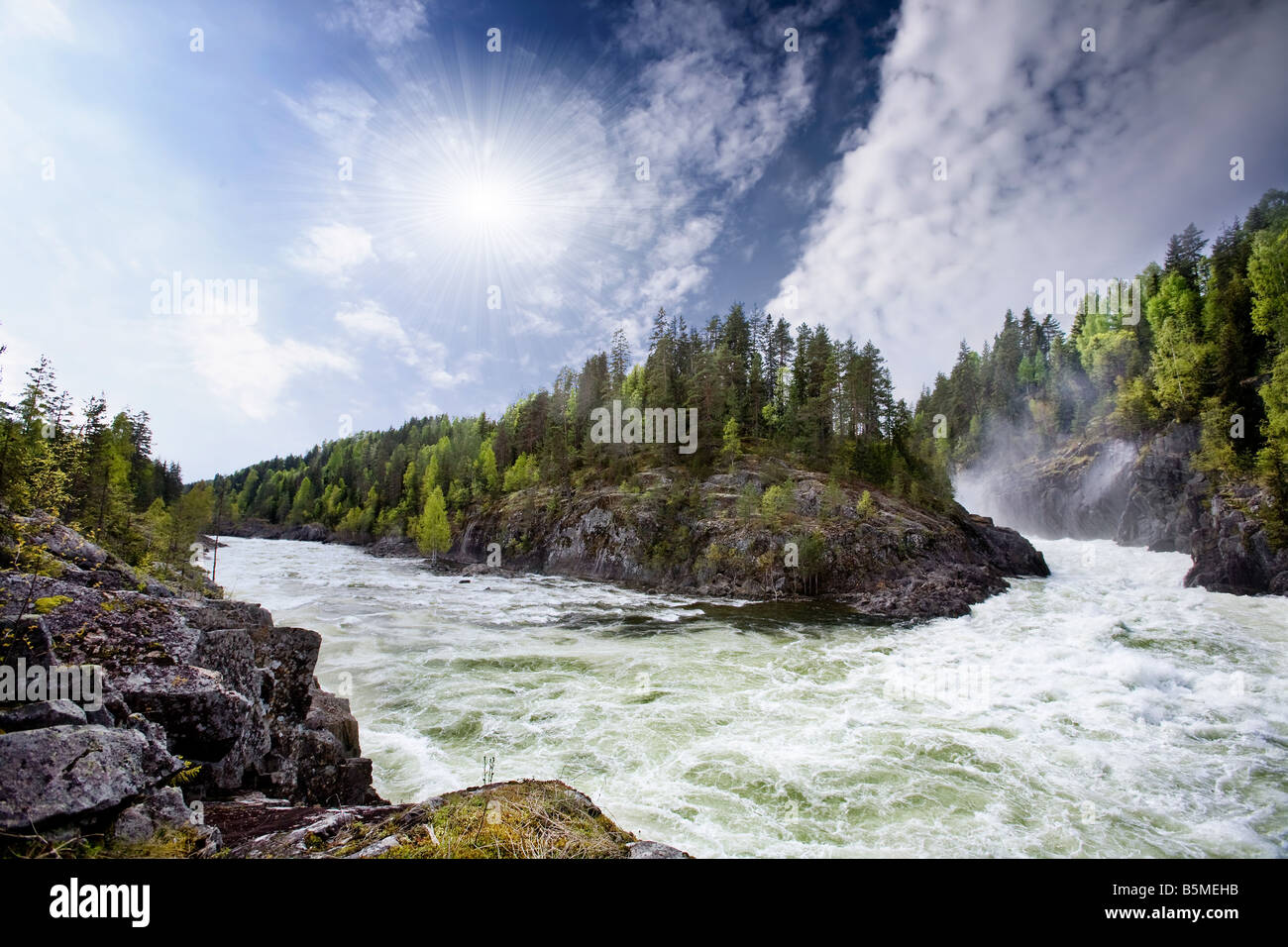 Eine Naturlandschaft von Stromschnellen in Norwegen Stockfoto