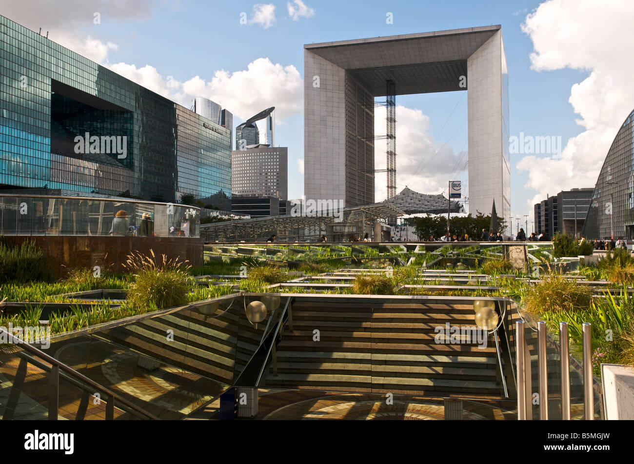 er Grande Arche De La Fraternité in La Défense westlich von Paris. Es ist in der Regel als Le Grande Arche oder La Grande Arche kennen Stockfoto