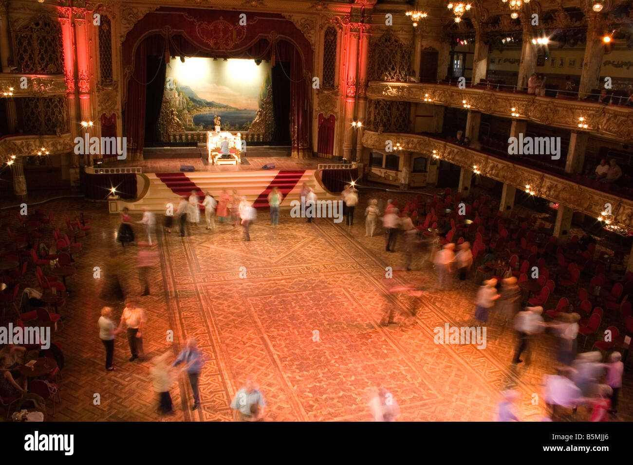 Tanztee im Blackpool Tower Ballroom Stockfoto