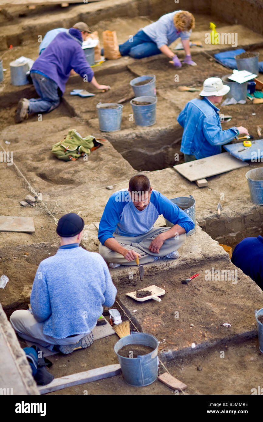 Archäologen an einer Ausgrabungsstätte Archäologie. Stockfoto