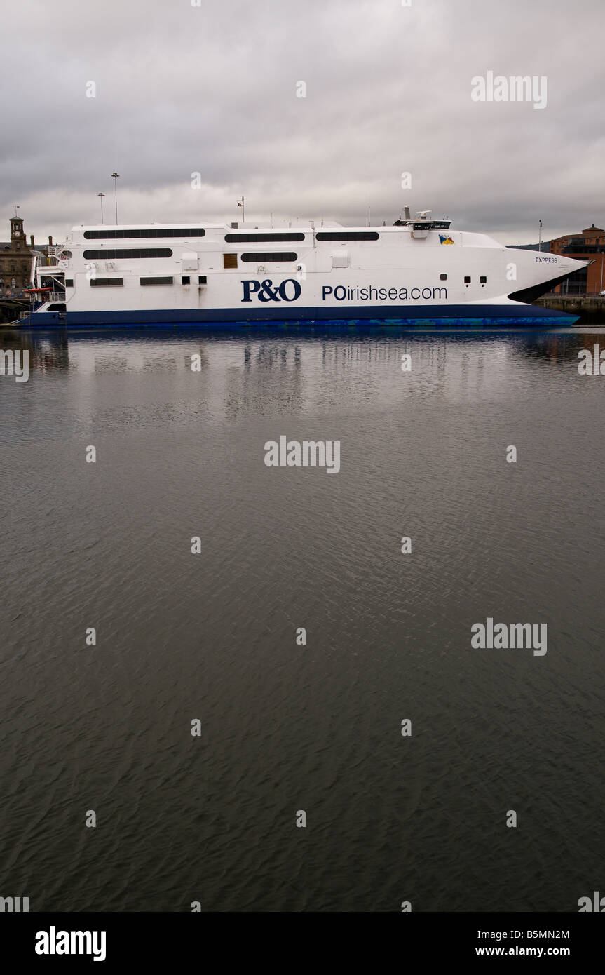 P & O Irish Sea Seacat Katamaran, Ankern in Belfast Stockfoto