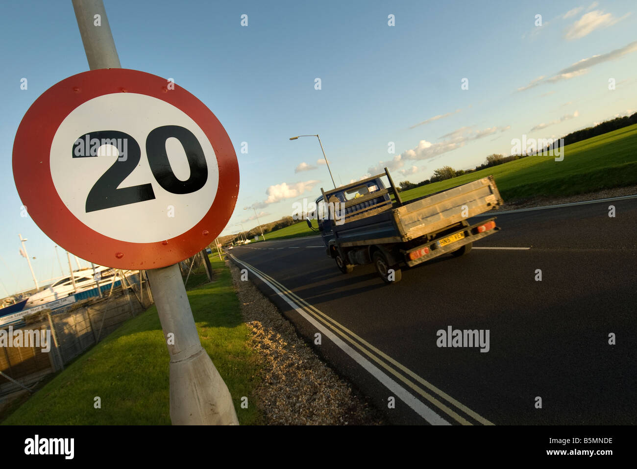 20 km/h Höchstgeschwindigkeit Zeichen Stockfoto