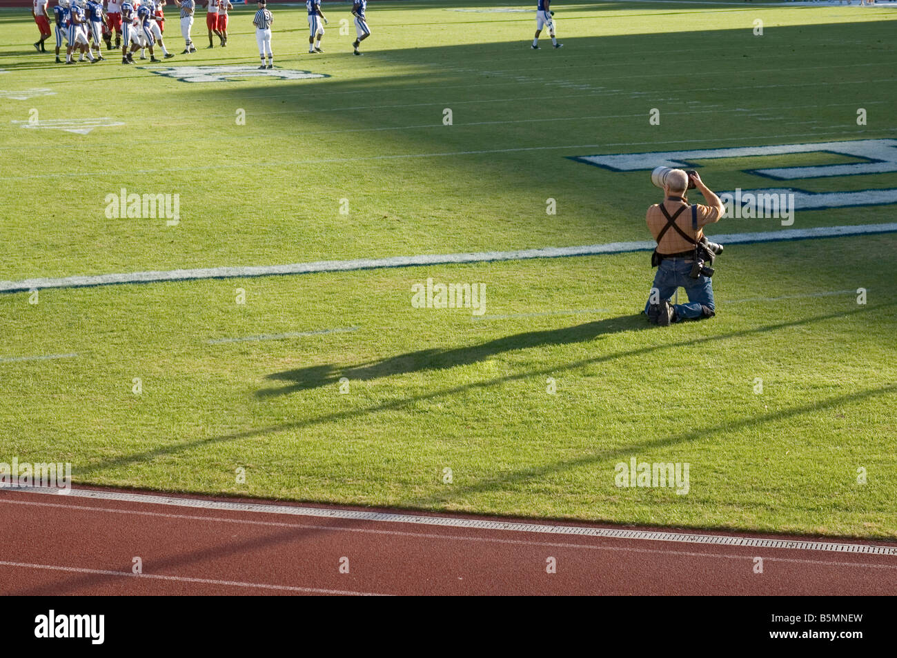 Fotograf-Reporter fotografieren während eines Fußballspiels zwischen Herzog und North Carolina State University USA Stockfoto
