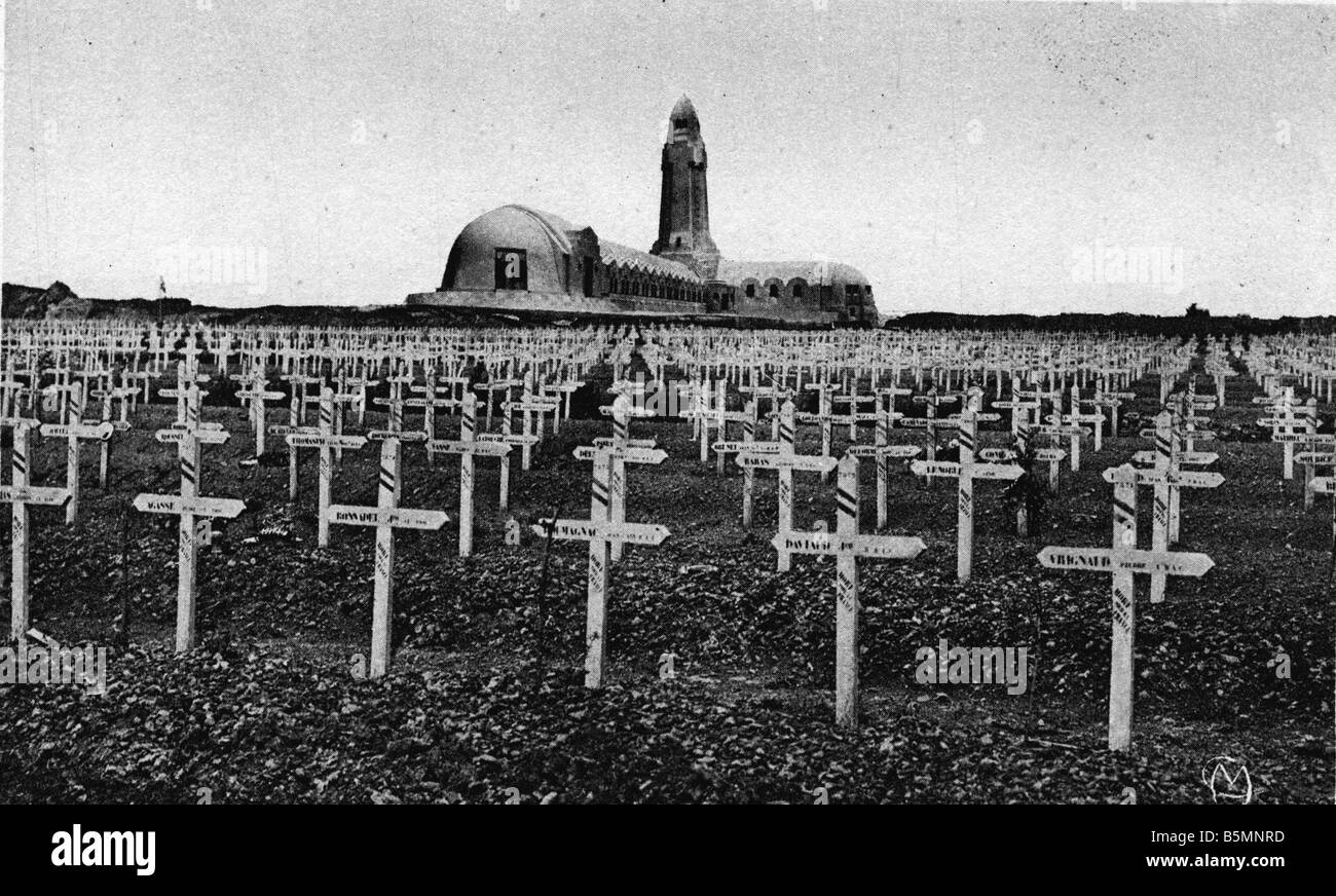 5FK V5 E1 1920 Verdun Cimetière de Douaumont Verdun Frankreich Cimetière National et Ossuaire de Dou Aumont militärischen Friedhof von der Stockfoto