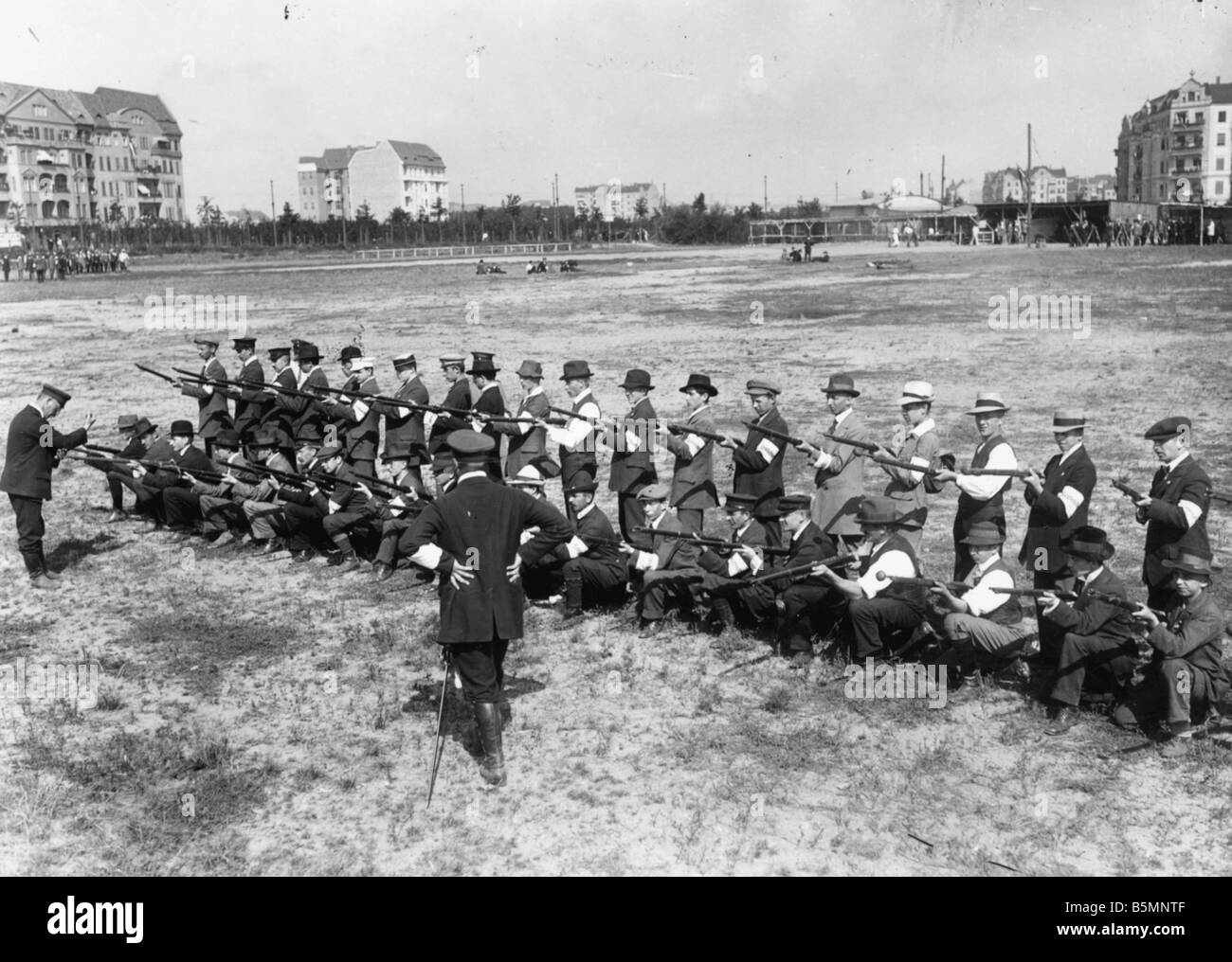 8 1914 0 0 A3 3 Krieg Freiwillige sind ausgebildete Gewehr 1914 Geschichte Weltkrieg Ausbildung von Krieg Freiwilligen in Berlin-Schmargendorf-Rif Stockfoto