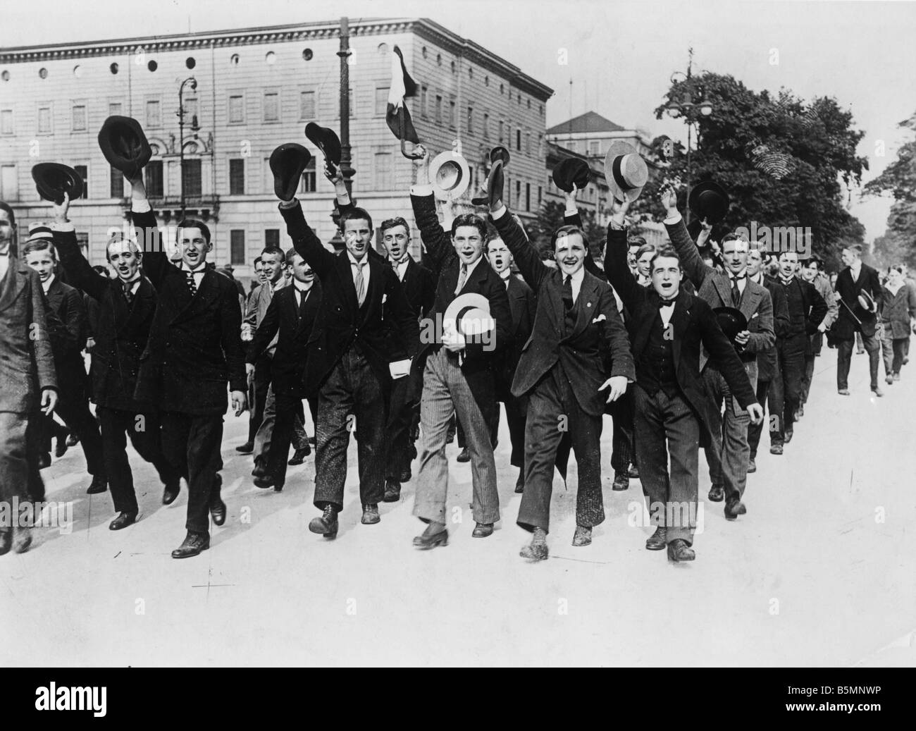 8 1914 8 1 A3 3 deutsche Jugendliche Berlin 1914 Weltkrieg 1914-18 Berlin den Ausbruch des Krieges und die Mobilisierung der Truppen am 1. August Stockfoto