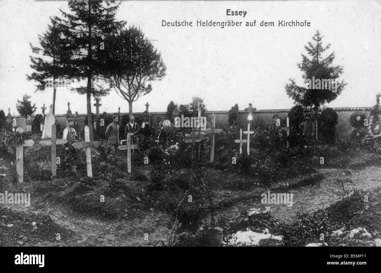 9 1914 0 0 A10 4 Essey Deutsch Held Gräber des 1. Weltkrieges Western Front Essey Deutsch Held Gräber in den Kirchhof Photo Postkarte Fr Stockfoto