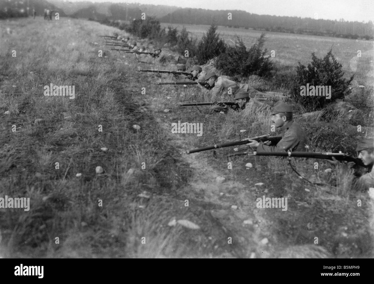 9 1916 0 0 A1 deutsche Infanterie in Graben Foto Weltkrieg deutsche Infanterie in Truppen Graben Foto 1916 Otto Haeckel Stockfoto