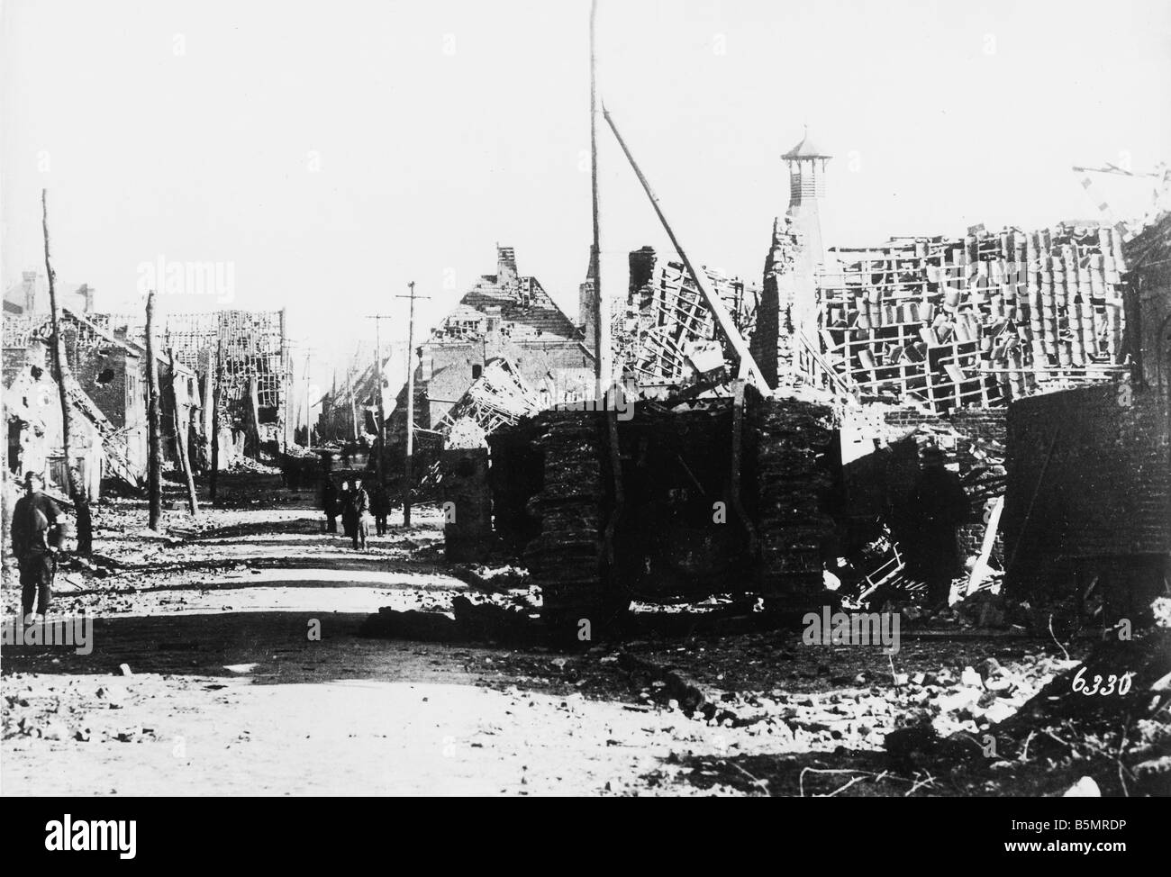 9-1917-11-20 A2 10 E Straßenszene in Cambrai 1917 einen Weltkrieg 1914-18 Western Front Panzerschlacht in der Nähe von Cambrai 20 29 Novem Ber 1 Stockfoto